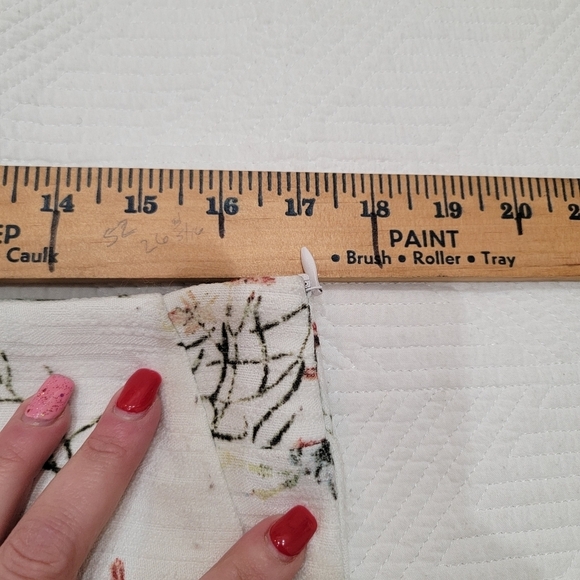 Lucy Paris white floral shorts. - Picture 15 of 16